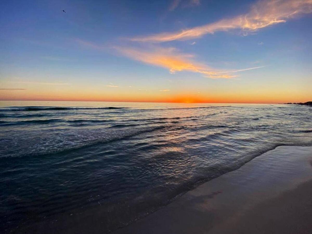 Cozy Beachfront Bliss With Ocean Views เดสติน ภายนอก รูปภาพ